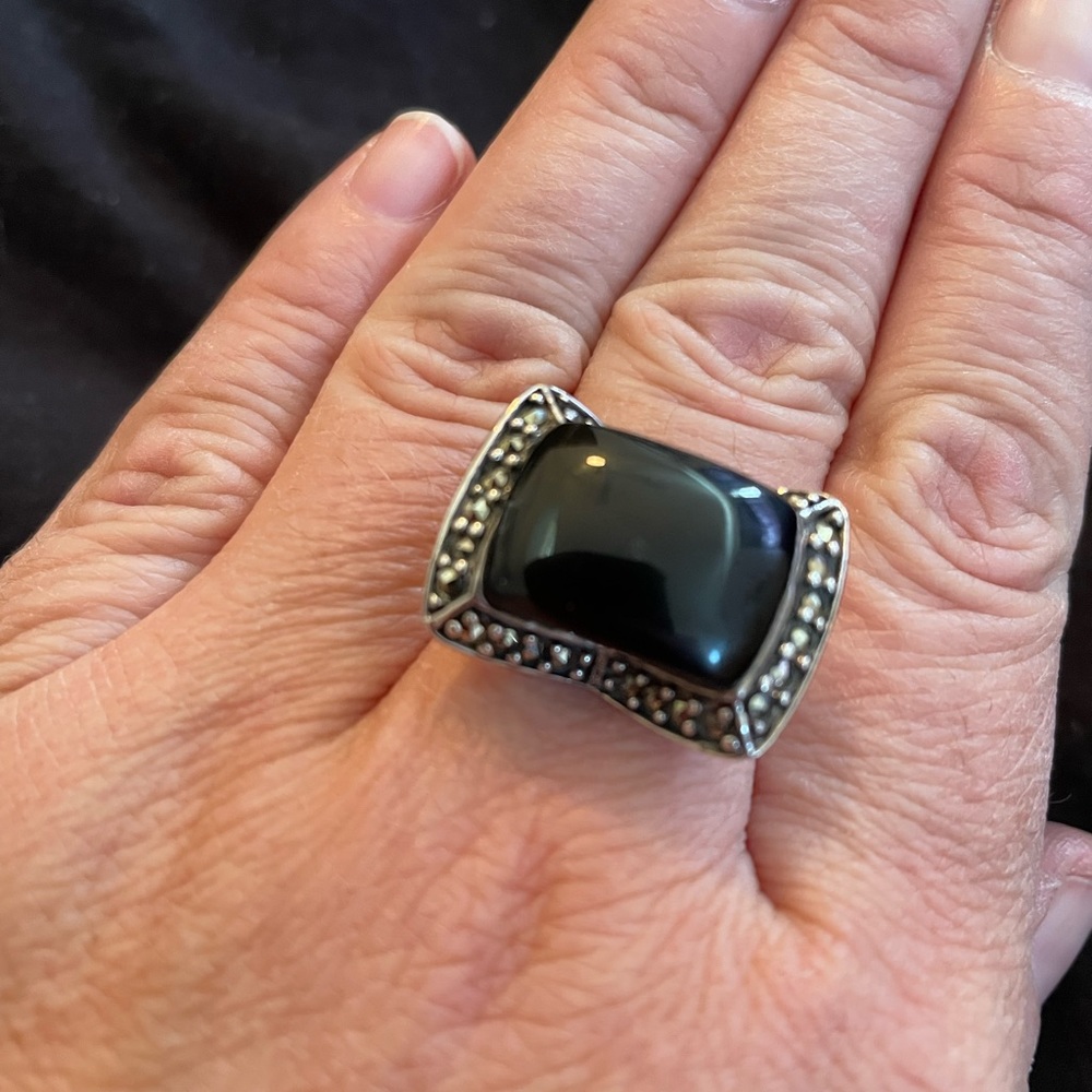 Black cushion ring